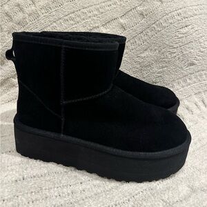 Ugg classic short platform boot